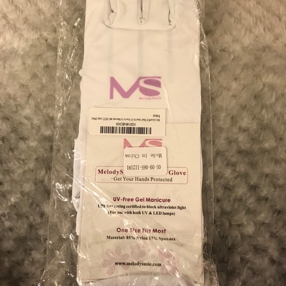 SPF 50 UV Gloves for Gel Manicures - Picture 2 of 2